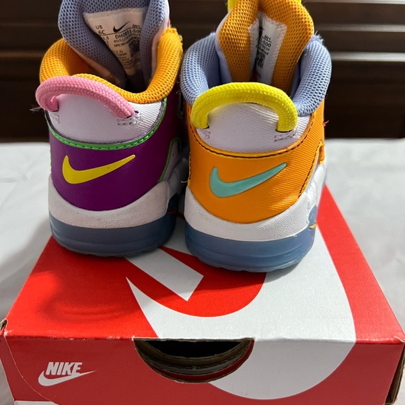 NIKE AIR MORE UPTEMPO
BARELY GRAPE/ORANGE PEEL
BOURGOGNE BRUT/PELURE D'ORANGE - Picture 3 of 8